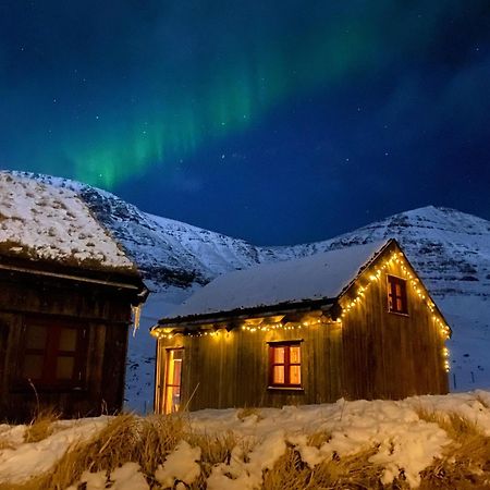 Mulafossur Cottages By Famous Waterfall In Gasadalur Eksteriør billede