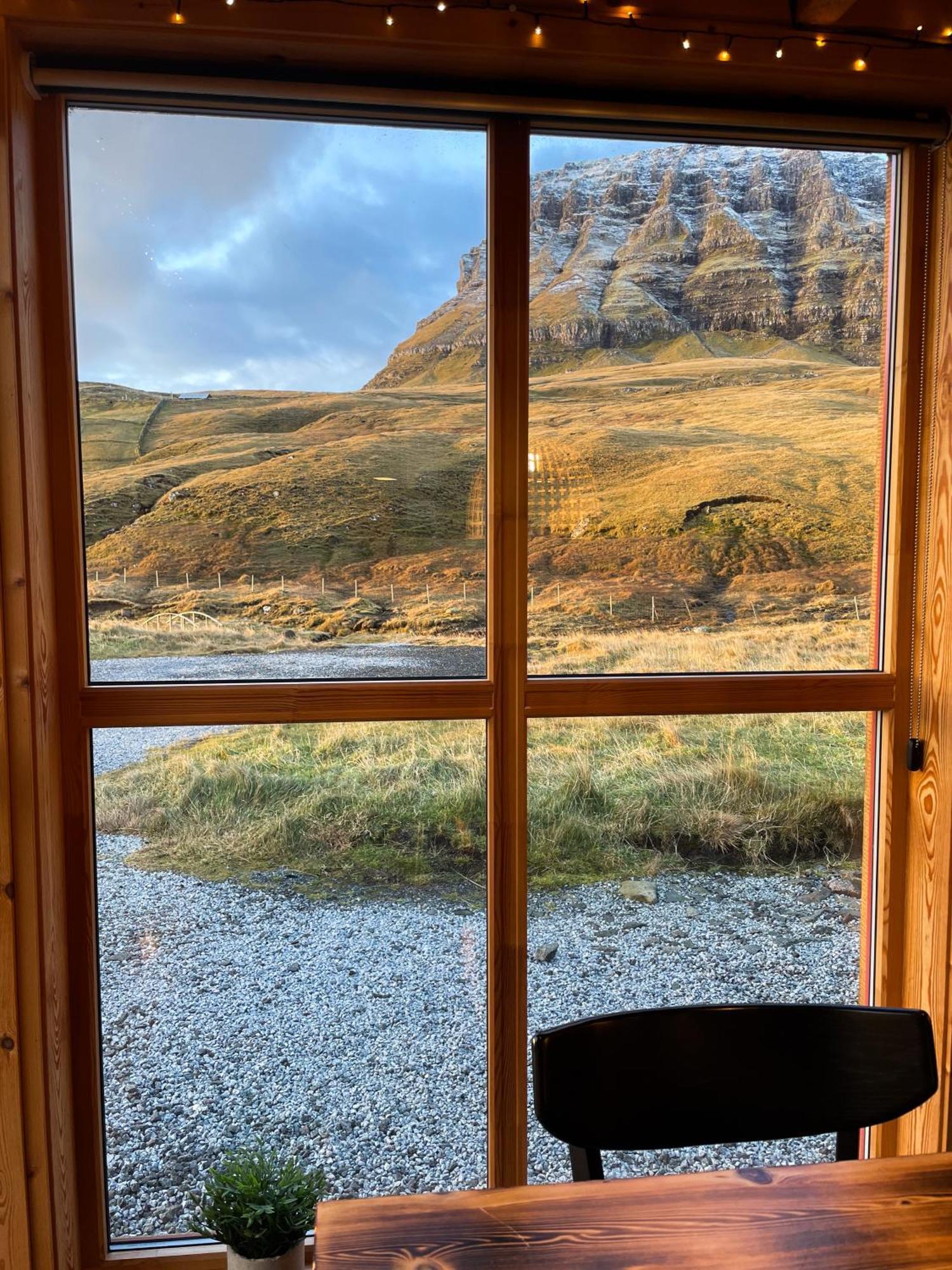 Mulafossur Cottages By Famous Waterfall In Gasadalur Eksteriør billede