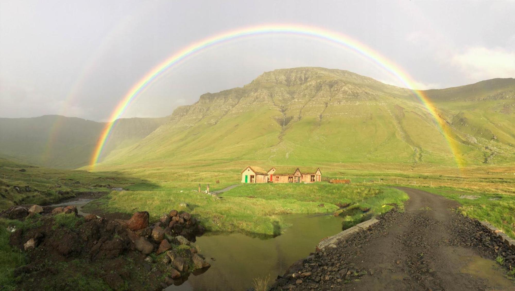 Mulafossur Cottages By Famous Waterfall In Gasadalur Eksteriør billede