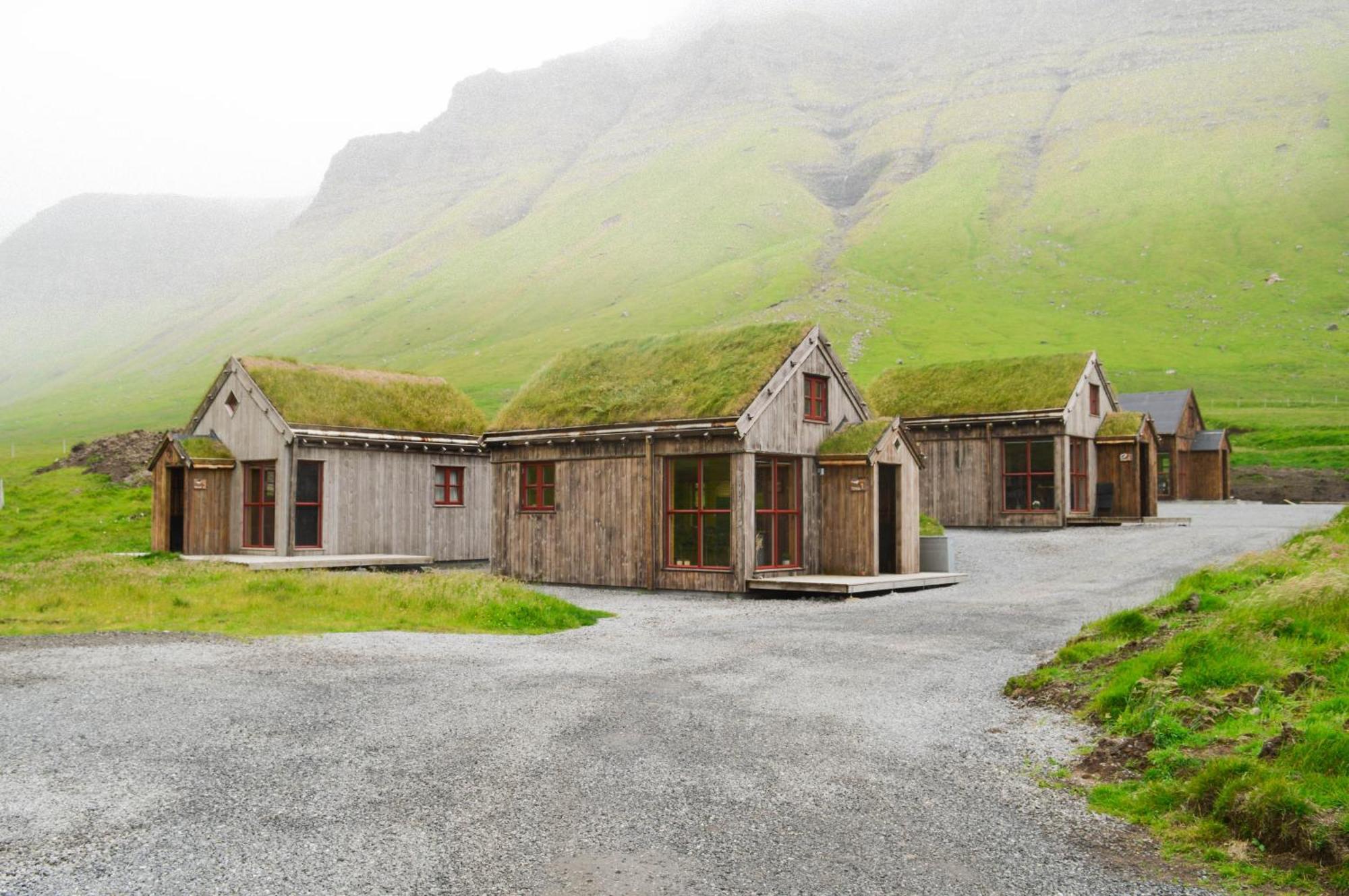 Mulafossur Cottages By Famous Waterfall In Gasadalur Eksteriør billede