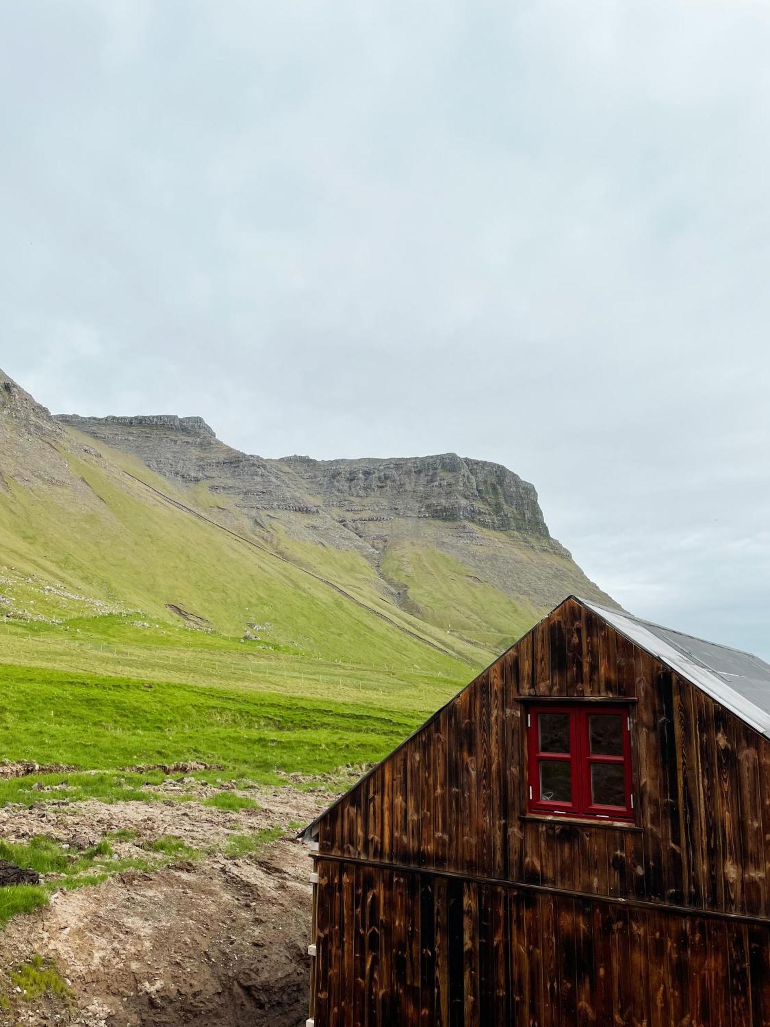 Mulafossur Cottages By Famous Waterfall In Gasadalur Værelse billede