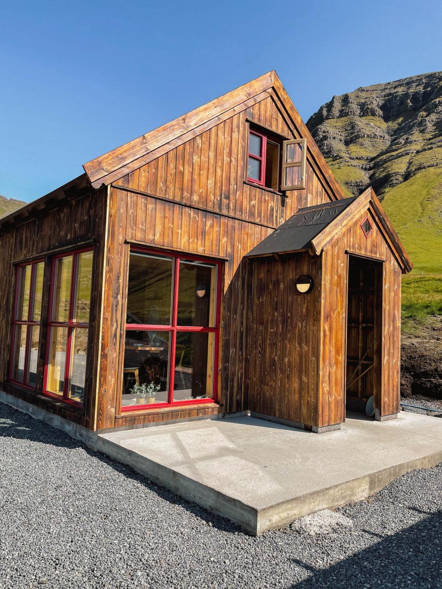 Mulafossur Cottages By Famous Waterfall In Gasadalur Eksteriør billede